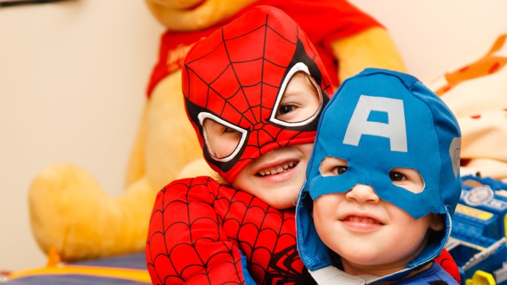 Kids mit Spidermanmaske